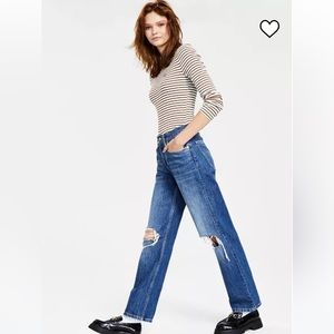 💙Levi’s Low Pro Straight Jeans size 27 distressed medium wash